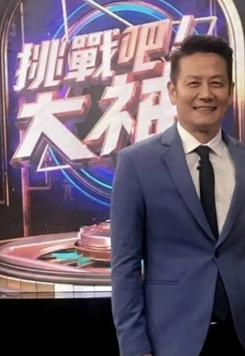 文轩探花约了个绿色头发少妇酒店啪啪苗条身材翘起屁股后入抽插猛操 - AK传媒